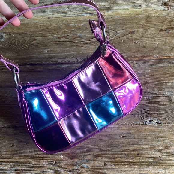 NWOT Delia’s pink metallic patchwork shoulder bag - Picture 2 of 3